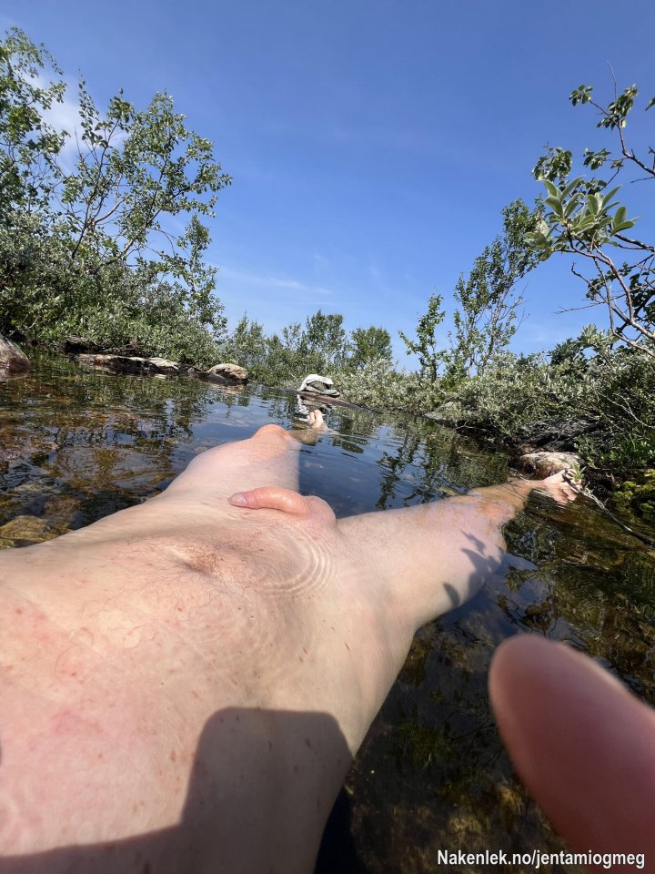 Måtte ta en dukkert på løpeturen min i fjellet i morges. 🤩 Jeg savnet Kaia så mye der. Neste gang blir hun med! ❤️‍🔥😋
