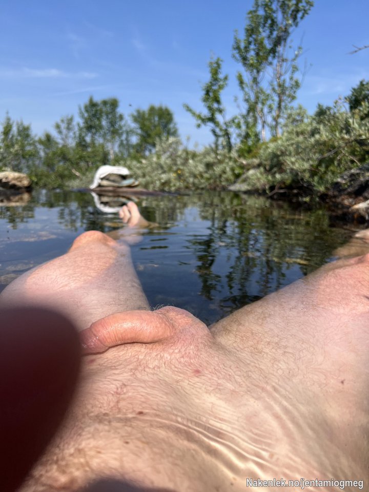 Måtte ta en dukkert på løpeturen min i fjellet i morges. 🤩 Jeg savnet Kaia så mye der. Neste gang blir hun med! ❤️‍🔥😋
